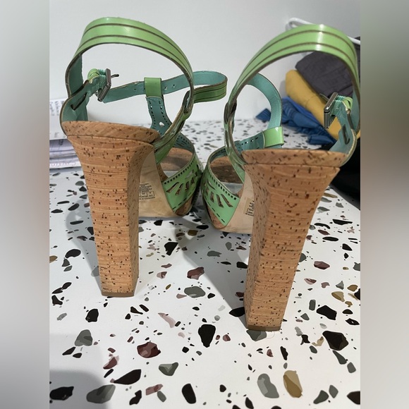 Guess - Picture 4 of 6